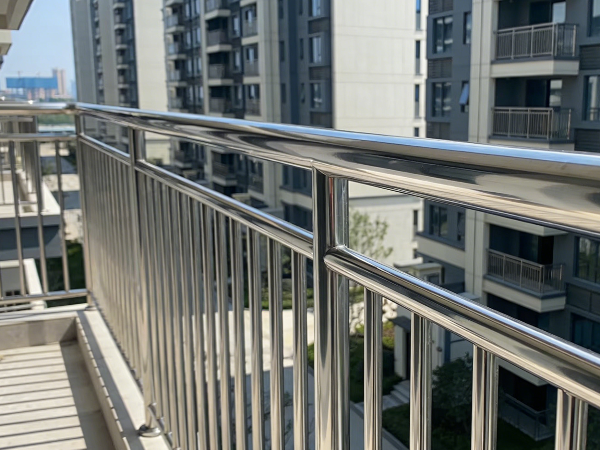 武汉发发金属不锈钢护栏 × 高端住宅社区：精工护栏筑就品质人居安全屏障